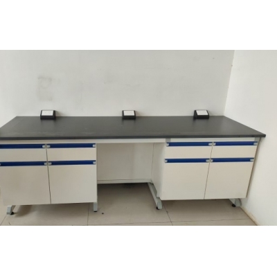 實(shí)驗(yàn)操作臺(tái)